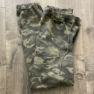 American eagle camo joggers